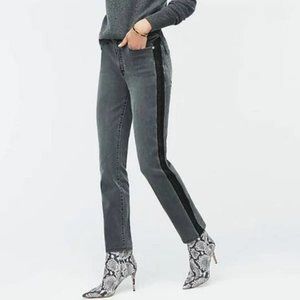 Vintage straight jean with released side seams